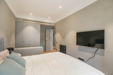 Apartamento en venta en Barcelona, España 3 dormitorios, No. 140992 - foto 19