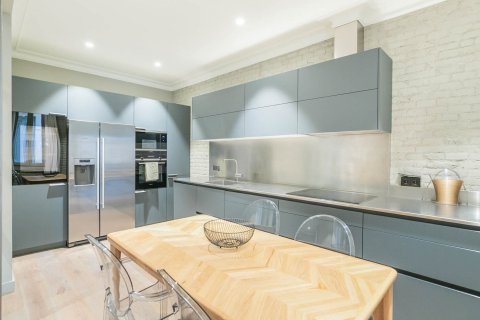 Apartamento en venta en Barcelona, España 3 dormitorios, No. 140992 - foto 10