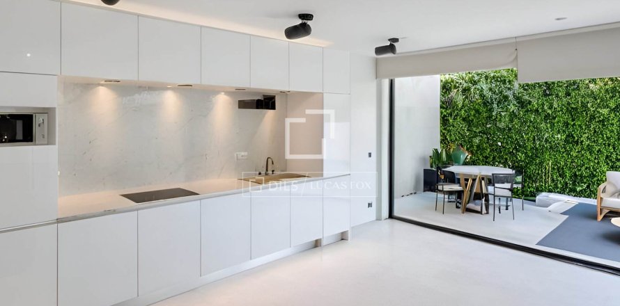 Apartment in Barcelona, Spain 2 bedrooms, 85 sq.m. No. 192651