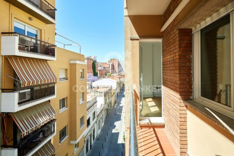 Apartment à vendre à Barcelona, Espagne, 4 chambres, 90 m2 No. 178627 - photo 3
