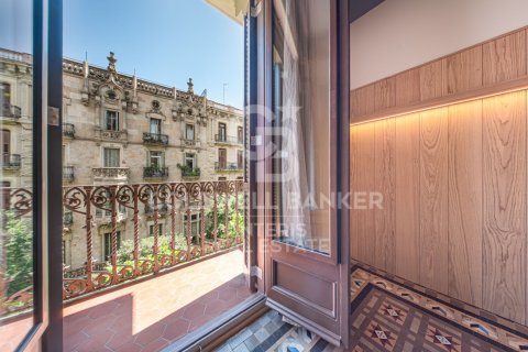 Apartment à vendre à Barcelona, Espagne, 4 chambres, 190 m2 No. 178630 - photo 2