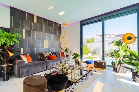 Villa en venta en Torrevieja, Alicante, España 4 dormitorios, 200 m2 No. 144765 - foto 9