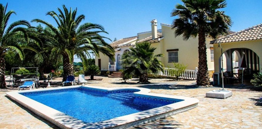 Finca a Daya Vieja, Alicante, Spagna 6 camere da letto, 246 mq. N° 144769