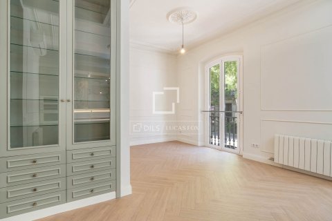 Apartamento en venta en Barcelona, España 3 dormitorios, 159 m2 No. 166328 - foto 6