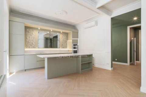 Apartamento en venta en Barcelona, España 3 dormitorios, 159 m2 No. 166328 - foto 2