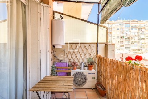 Apartamento en venta en Barcelona, España 2 dormitorios, 70 m2 No. 166332 - foto 5