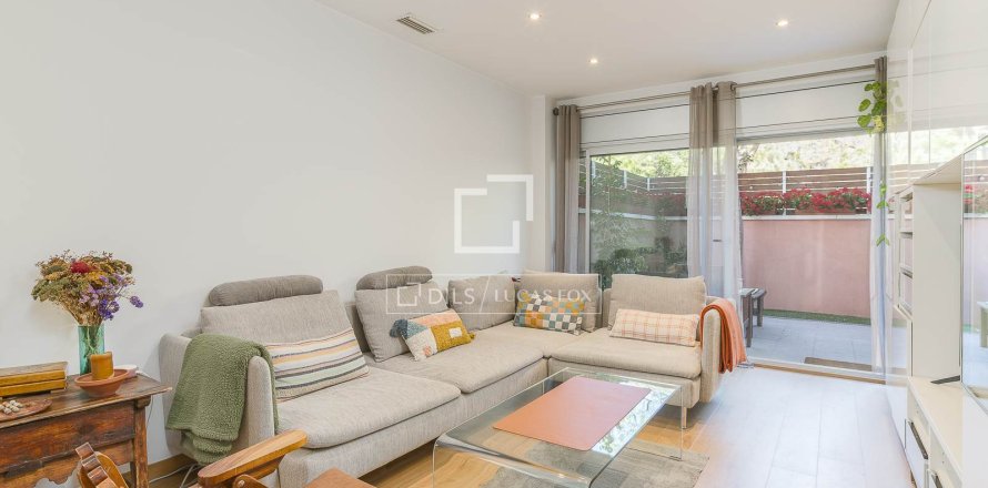 Apartamento en Barcelona, España 3 dormitorios, 102 m2 No. 166327