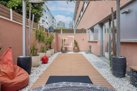 Apartamento en venta en Barcelona, España 3 dormitorios, 90 m2 No. 166330 - foto 1