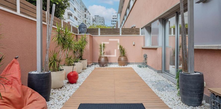 Apartamento en Barcelona, España 3 dormitorios, 90 m2 No. 166330