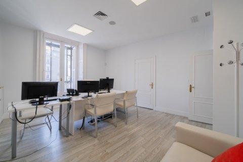 Apartamento en venta Madrid, España 7 dormitorios, 310 m2 No. 119774 - foto 8