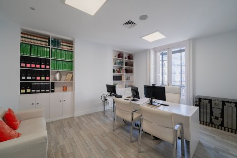 Apartamento en venta Madrid, España 7 dormitorios, 310 m2 No. 119774 - foto 7