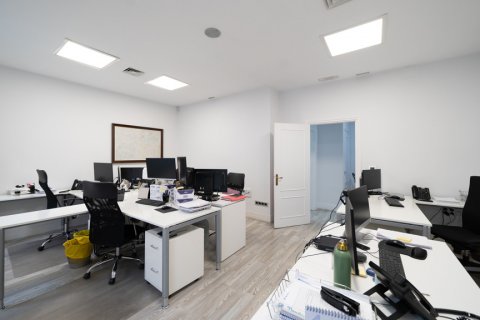 Apartamento en venta Madrid, España 7 dormitorios, 310 m2 No. 119774 - foto 26