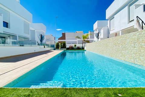 Bungalow en venta en Pilar de la Horadada, Alicante, España 2 dormitorios, 73 m2 No. 190982 - foto 2