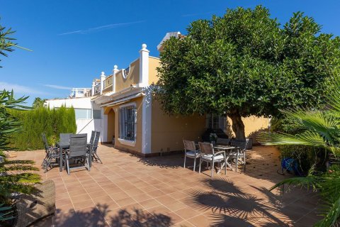 Villa till salu i Cabo Roig, Alicante, Spanien 3 sovrum, 102 kvm. Nr. 143652 - foto 1
