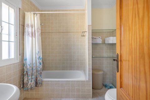 Villa till salu i Cabo Roig, Alicante, Spanien 3 sovrum, 102 kvm. Nr. 143652 - foto 22