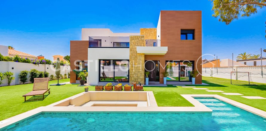 Villa Torrevieja, Alicante, Spain 5 bedrooms, 273 sq.m. No. 139132