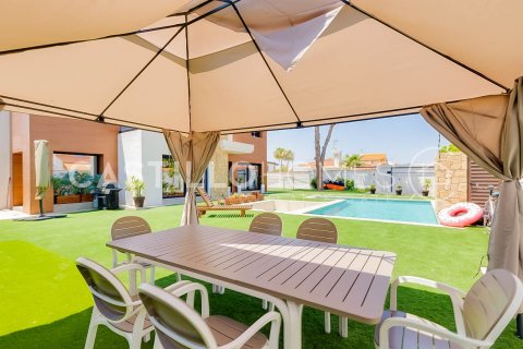 Villa for sale Torrevieja, Alicante, Spain 5 bedrooms, 273 sq.m. No. 139132 - photo 11