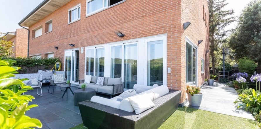 Дом в Сан-Кугат-дель-Вальес, Барселона, Испания 6 спален,  №140897