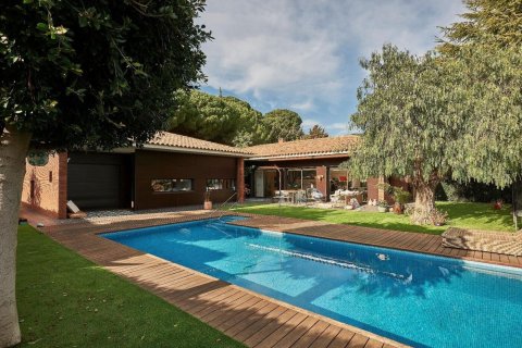 Сasa en venta en Sant Vicenc De Montalt, Barcelona, España 5 dormitorios, No. 140892 - foto 1