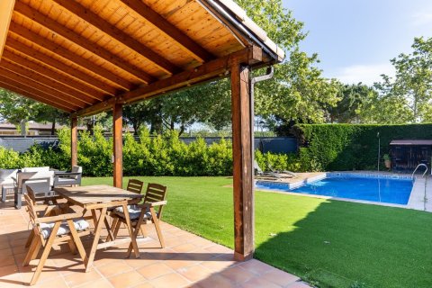 Сasa en venta en Sant Cugat del Vallès, Barcelona, España 4 dormitorios, No. 140896 - foto 2