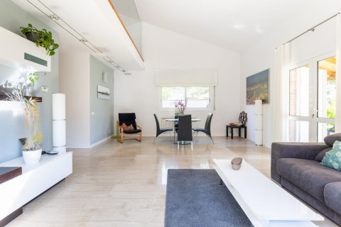 Сasa en venta en Sant Cugat del Vallès, Barcelona, España 4 dormitorios, No. 140896 - foto 4