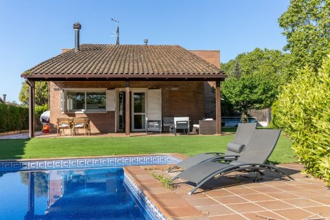 Сasa en venta en Sant Cugat del Vallès, Barcelona, España 4 dormitorios, No. 140896 - foto 1