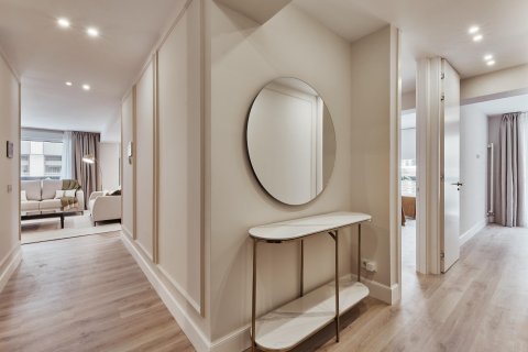 Huoneisto myytävänä Madrid, Espanja, 3 makuuhuonetta, 189 m2 No. 180164 - kuva 11