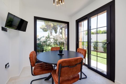 Villa en venta en Torrevieja, Alicante, España 5 dormitorios, 250 m2 No. 149791 - foto 14