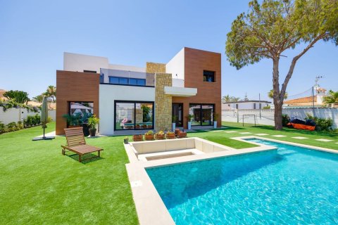 Villa en Torrevieja, Alicante, España 5 dormitorios, 250 m2 No. 149791