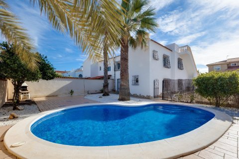 Townhouse in Torrevieja, Alicante, Spain 3 bedrooms, 229 sq.m. No. 149788