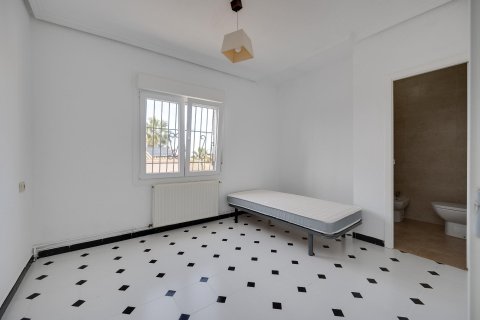 Townhouse for sale in Torrevieja, Alicante, Spain 3 bedrooms, 229 sq.m. No. 149788 - photo 11