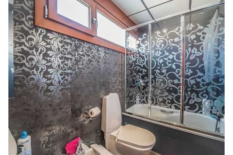 Radhus till salu i Guardamar del Segura, Alicante, Spanien 4 sovrum, 247 kvm. Nr. 149785 - foto 17