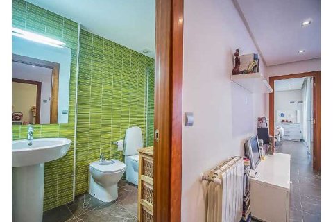 Radhus till salu i Guardamar del Segura, Alicante, Spanien 4 sovrum, 247 kvm. Nr. 149785 - foto 6