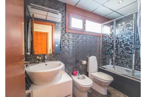 Radhus till salu i Guardamar del Segura, Alicante, Spanien 4 sovrum, 247 kvm. Nr. 149785 - foto 16