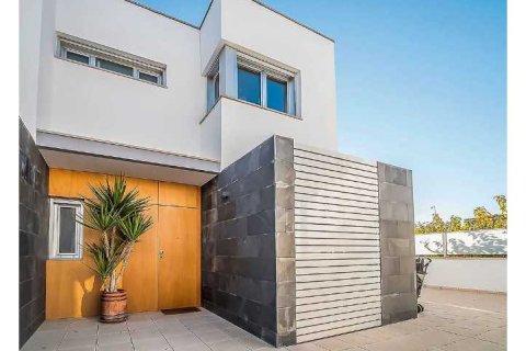 Radhus till salu i Guardamar del Segura, Alicante, Spanien 4 sovrum, 247 kvm. Nr. 149785 - foto 25