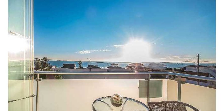 Radhus i Guardamar del Segura, Alicante, Spanien 4 sovrum, 247 kvm. Nr. 149785