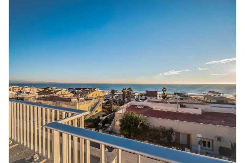 Radhus till salu i Guardamar del Segura, Alicante, Spanien 4 sovrum, 247 kvm. Nr. 149785 - foto 13