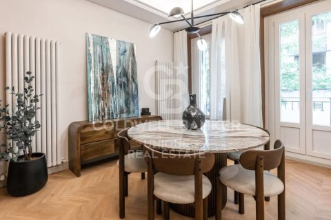 Apartment à vendre à Madrid, Espagne, 2 chambres, 110 m2 No. 178799 - photo 10