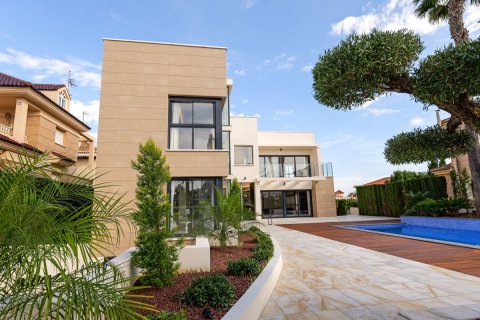 Willa w Torrevieja, Alicante, Hiszpania 3 sypialnie, 430.05 mkw. nr 175673 – zdjęcie 4