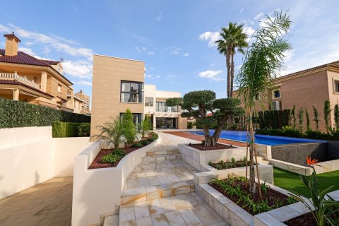 Willa w Torrevieja, Alicante, Hiszpania 3 sypialnie, 430.05 mkw. nr 175673 – zdjęcie 3