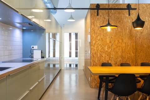 Huoneisto myytävänä Barcelona, Espanja, 2 makuuhuonetta, 99 m2 No. 192789 - kuva 9