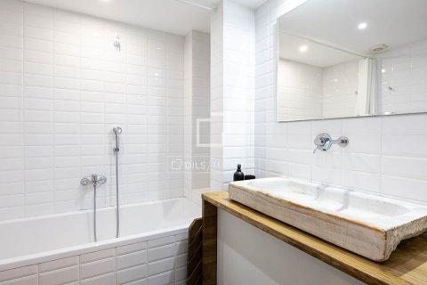 Huoneisto myytävänä Barcelona, Espanja, 2 makuuhuonetta, 99 m2 No. 192789 - kuva 14