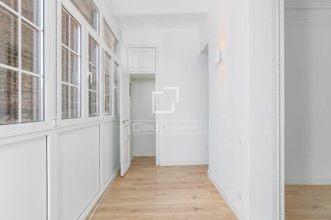 Huoneisto myytävänä Barcelona, Espanja, 3 makuuhuonetta, 91 m2 No. 192790 - kuva 26