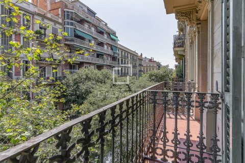 Huoneisto myytävänä Barcelona, Espanja, 3 makuuhuonetta, 91 m2 No. 192790 - kuva 8