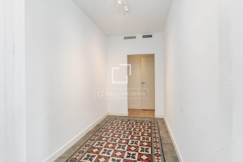Huoneisto myytävänä Barcelona, Espanja, 3 makuuhuonetta, 91 m2 No. 192790 - kuva 24