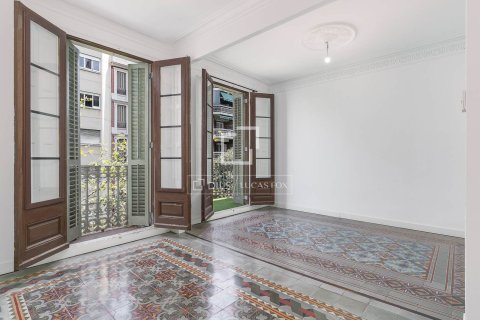 Huoneisto myytävänä Barcelona, Espanja, 3 makuuhuonetta, 91 m2 No. 192790 - kuva 2