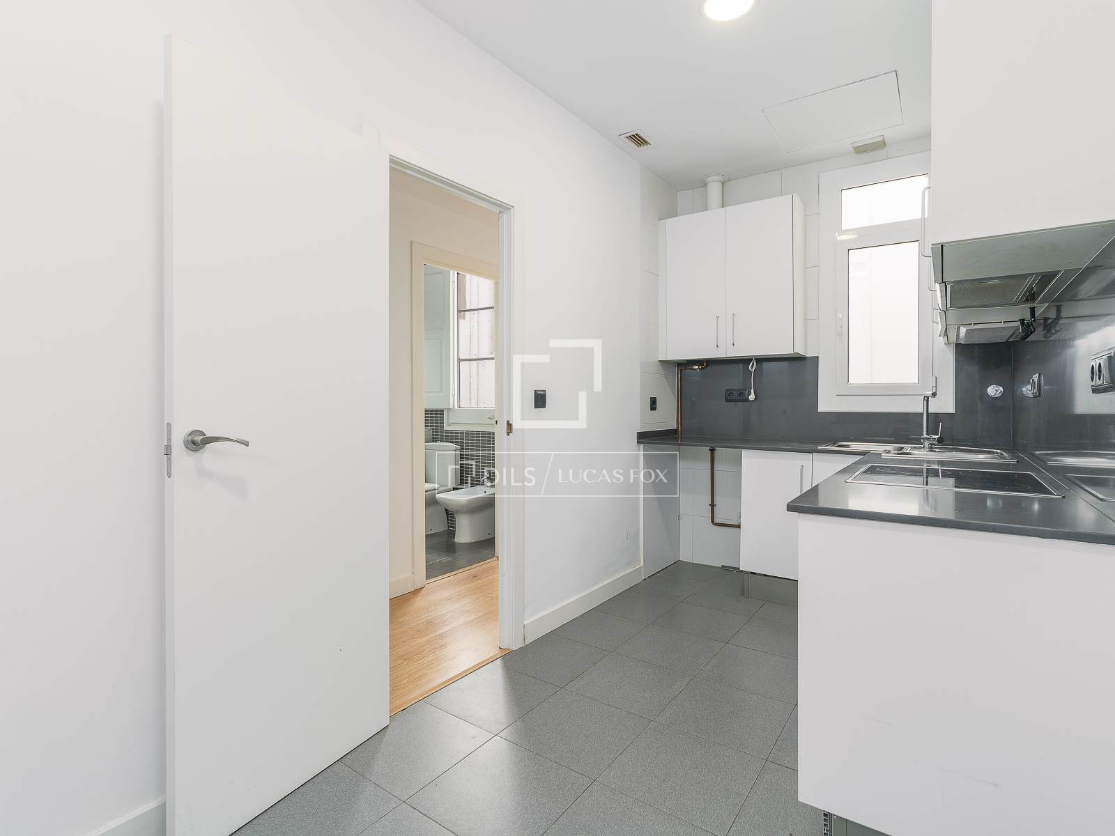 Apartment in Barcelona, Spain 3 bedrooms, 91 sq.m. No. 192790
