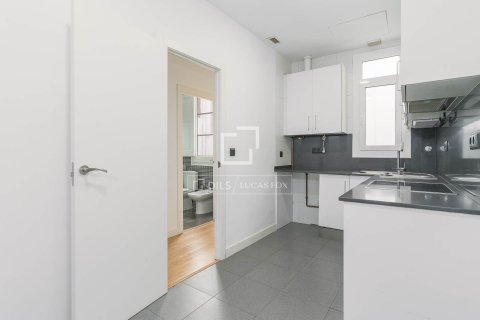 Huoneisto myytävänä Barcelona, Espanja, 3 makuuhuonetta, 91 m2 No. 192790 - kuva 11
