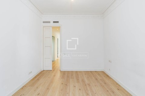 Huoneisto myytävänä Barcelona, Espanja, 3 makuuhuonetta, 91 m2 No. 192790 - kuva 30