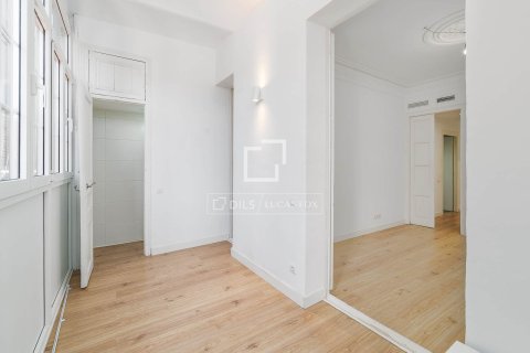 Huoneisto myytävänä Barcelona, Espanja, 3 makuuhuonetta, 91 m2 No. 192790 - kuva 27